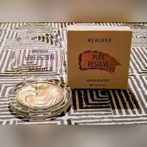REALHER Pure Resolve Highlighter Champagne 4g Glow Illuminator NEW